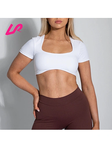 Upgrade your casual style with our crop top super short. Shop now for a range of sizes and colors to elevate your wardrobe with our crop top super short.